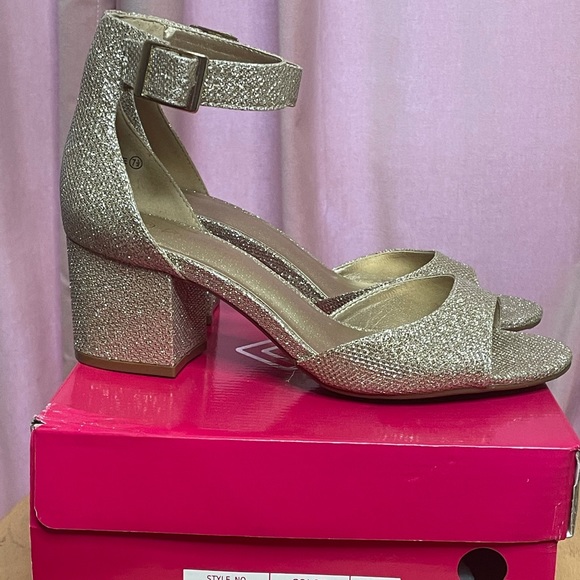 Gold Glitter chunky heeled sandals 2.5” size 7.5 - Picture 3 of 3